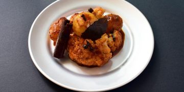 Steamed cauliflower with onions and spices